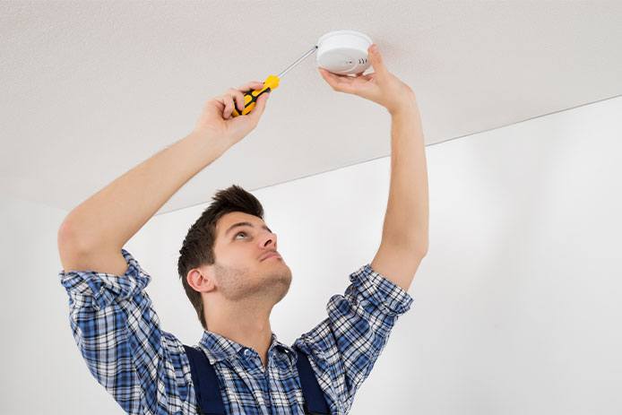 Installing smoke alarm